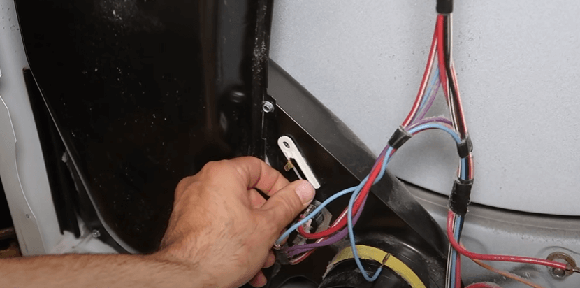 Checking thermal fuse 